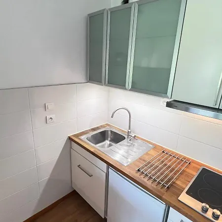 Moderne Et Cosy Avec Balcon Et Parking A - Fr-1-555-90 *